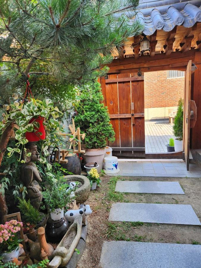 Beautiful House Hotel Jeonju Bagian luar foto