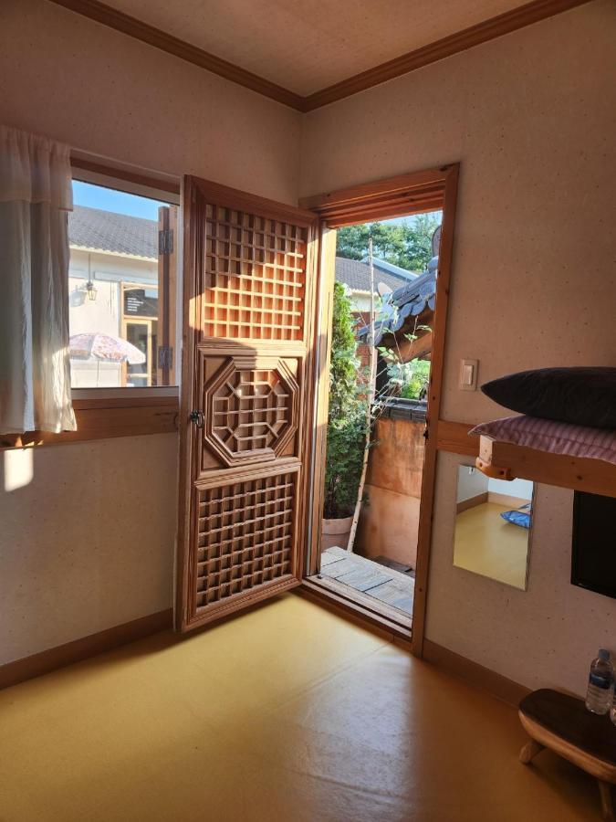 Beautiful House Hotel Jeonju Bagian luar foto