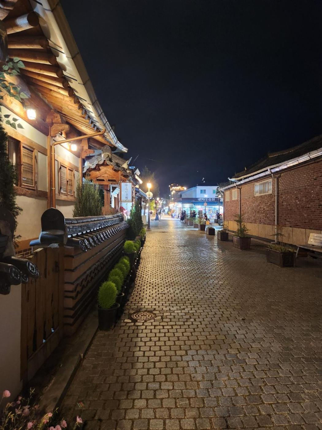 Beautiful House Hotel Jeonju Bagian luar foto
